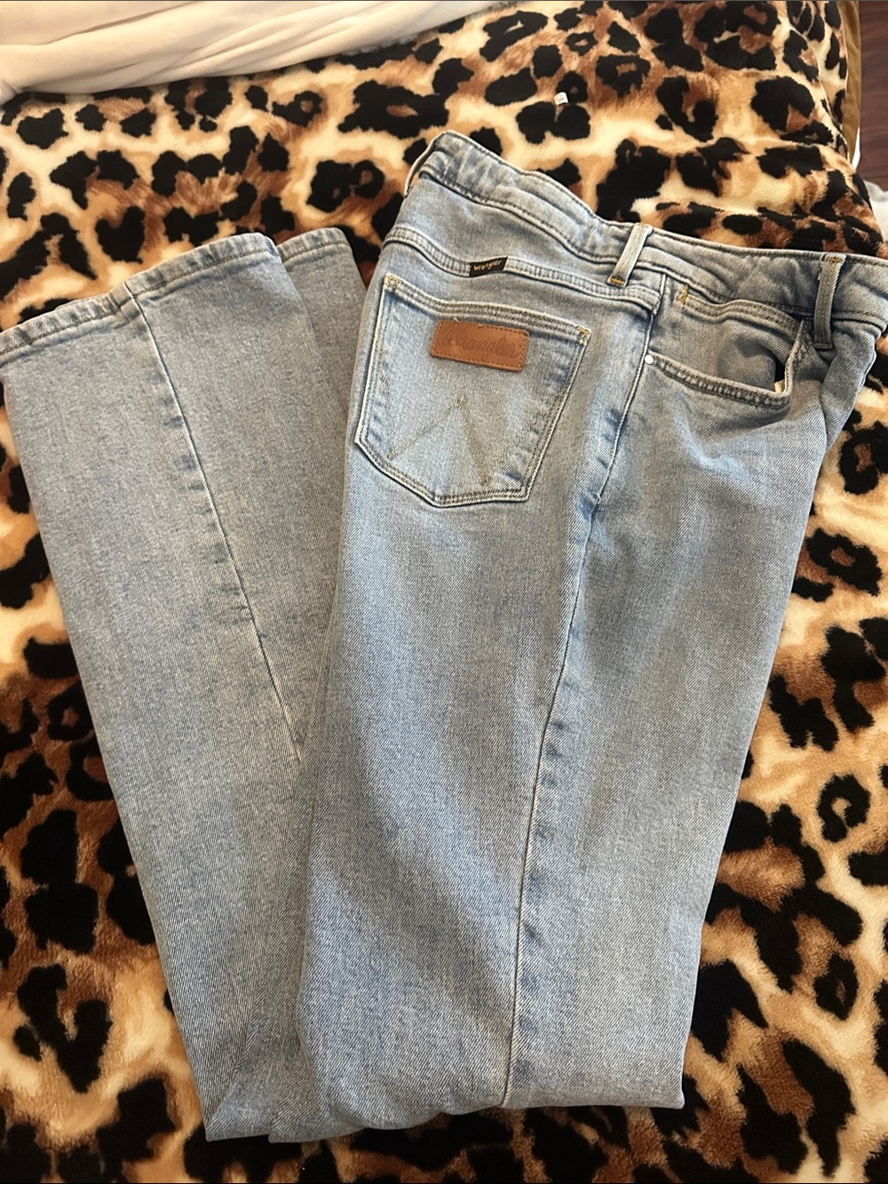 Wrangler high rise boot jean light wash